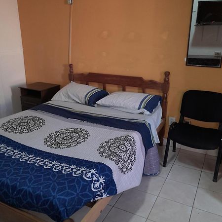 Hotel Urbano Tarija Esterno foto